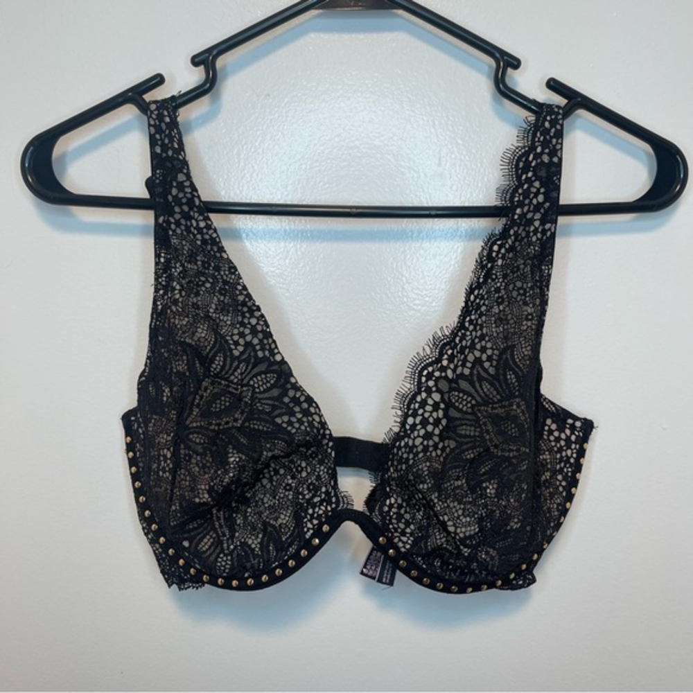Victoria’s Secret very sexy plunge black‎ lace bra size 32 DDD